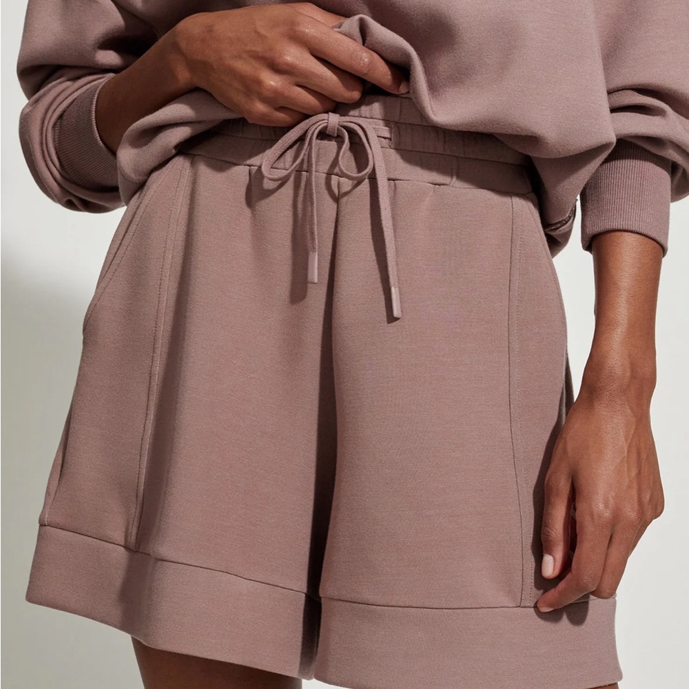 Varley DoubleSoft High Waist Short 5.5 - Picture 2 of 3